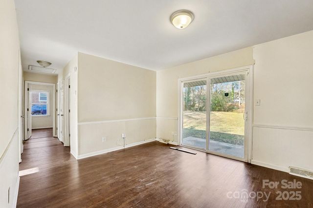 7125 Covecreek Drive, Charlotte, NC 28215