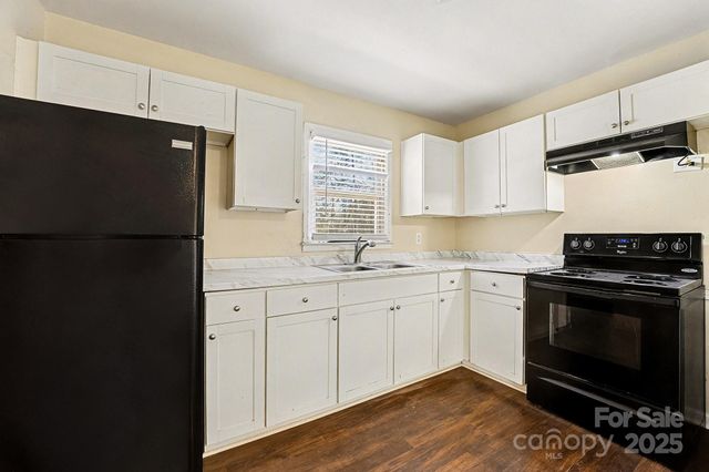 7125 Covecreek Drive, Charlotte, NC 28215