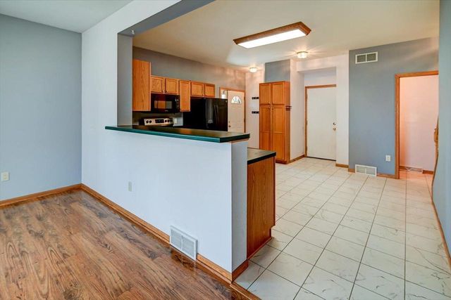 555 Kelvington Drive #4, Sun Prairie, WI 53590
