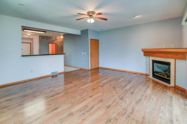 555 Kelvington Drive #4, Sun Prairie, WI 53590