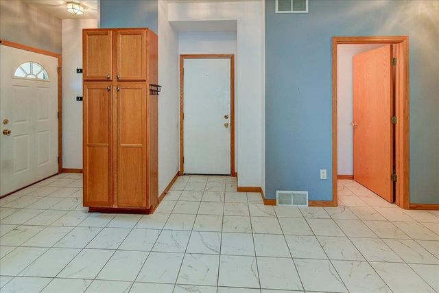555 Kelvington Drive #4, Sun Prairie, WI 53590