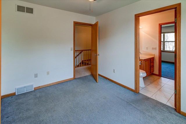 555 Kelvington Drive #4, Sun Prairie, WI 53590