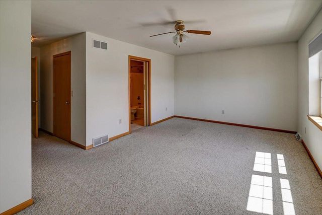 555 Kelvington Drive #4, Sun Prairie, WI 53590