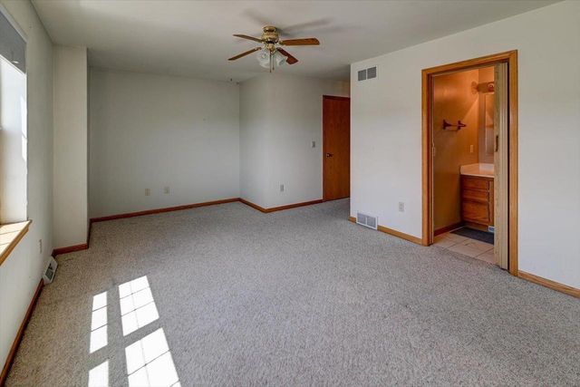 555 Kelvington Drive #4, Sun Prairie, WI 53590