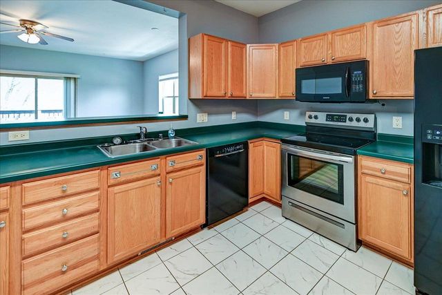 555 Kelvington Drive #4, Sun Prairie, WI 53590