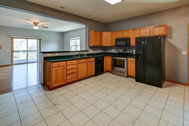 555 Kelvington Drive #4, Sun Prairie, WI 53590