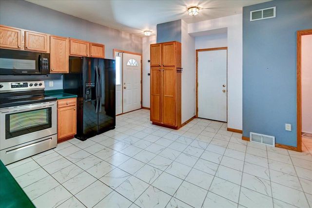 555 Kelvington Drive #4, Sun Prairie, WI 53590