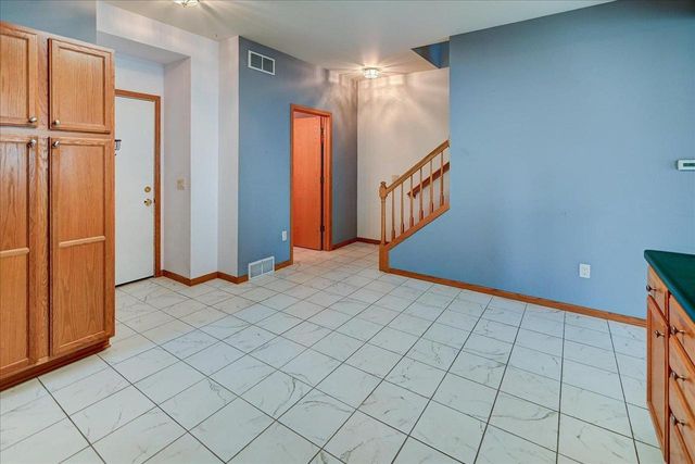 555 Kelvington Drive #4, Sun Prairie, WI 53590