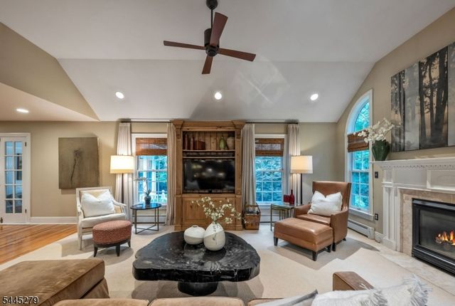 503 Mark Rd, Allendale Boro, NJ 07401