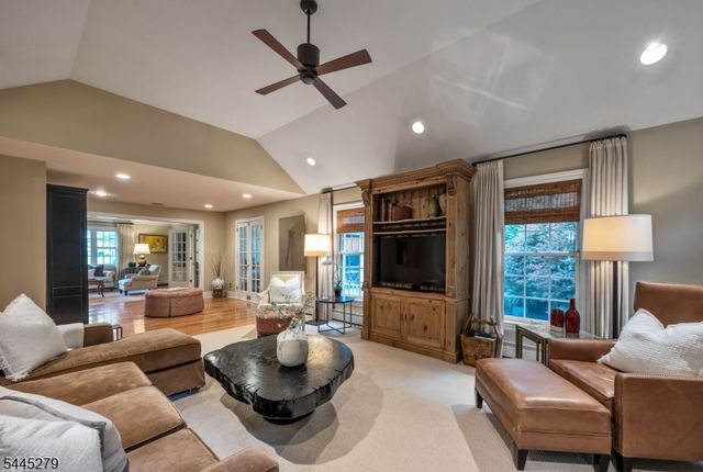 503 Mark Rd, Allendale Boro, NJ 07401