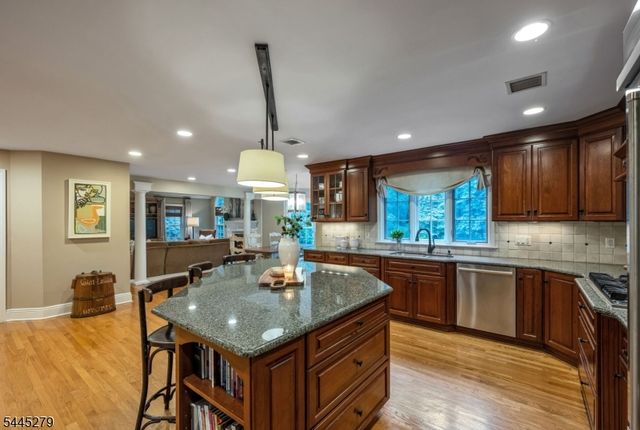 503 Mark Rd, Allendale Boro, NJ 07401