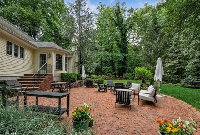 503 Mark Rd, Allendale Boro, NJ 07401