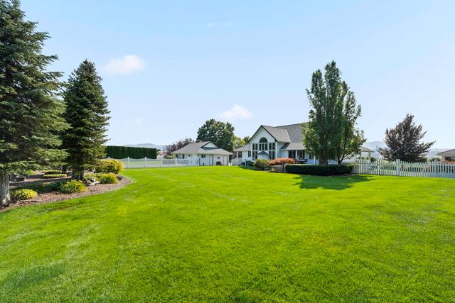 3333 N Ashton Rd, Otis Orchards, WA 99027