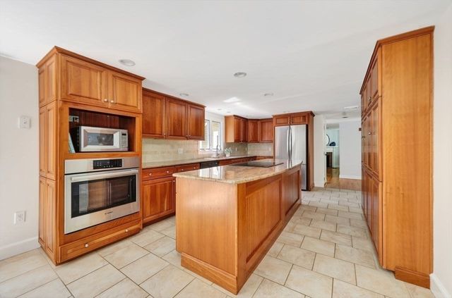 17 Woods Rd, Norwell, MA 02061