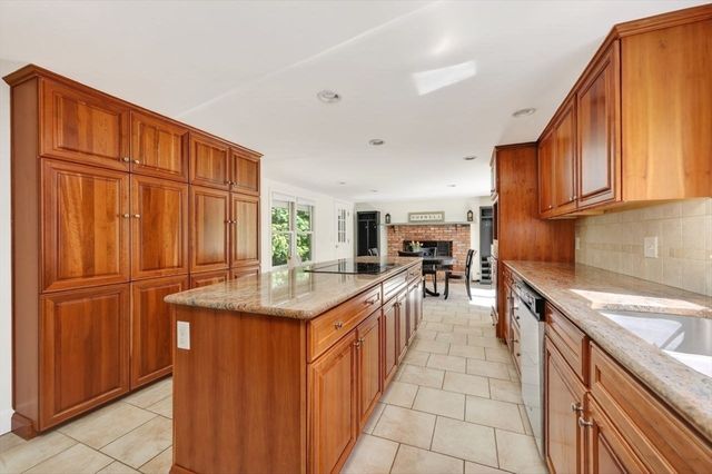 17 Woods Rd, Norwell, MA 02061