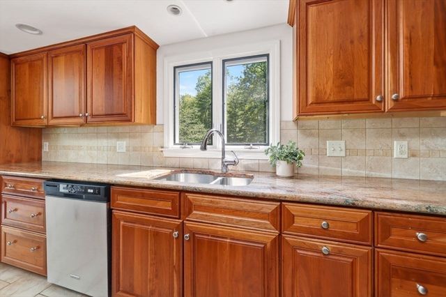 17 Woods Rd, Norwell, MA 02061