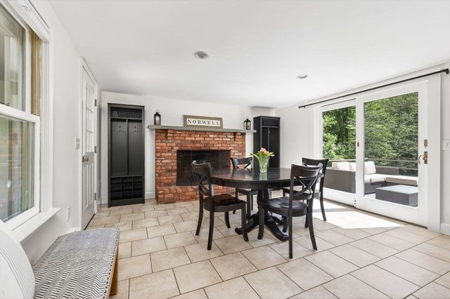 17 Woods Rd, Norwell, MA 02061