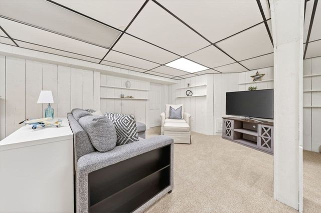 17 Woods Rd, Norwell, MA 02061