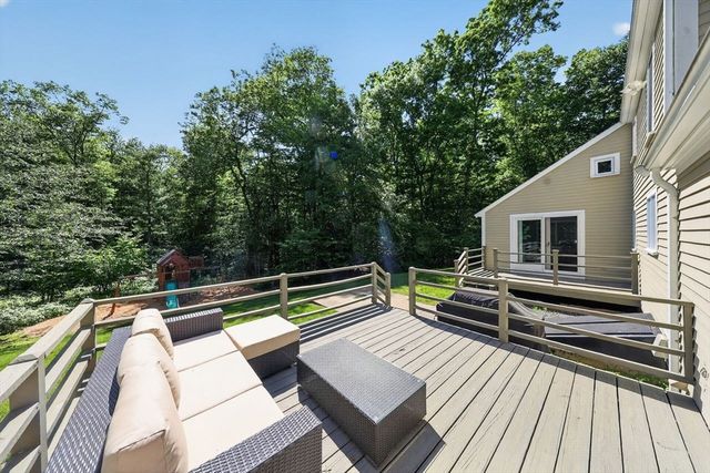 17 Woods Rd, Norwell, MA 02061