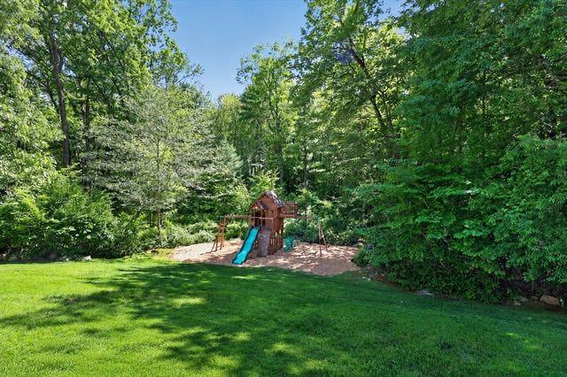 17 Woods Rd, Norwell, MA 02061