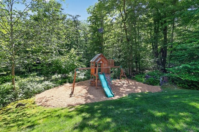 17 Woods Rd, Norwell, MA 02061