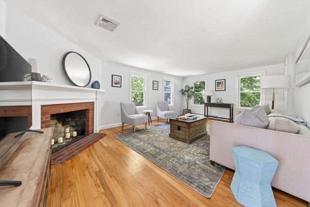 17 Woods Rd, Norwell, MA 02061
