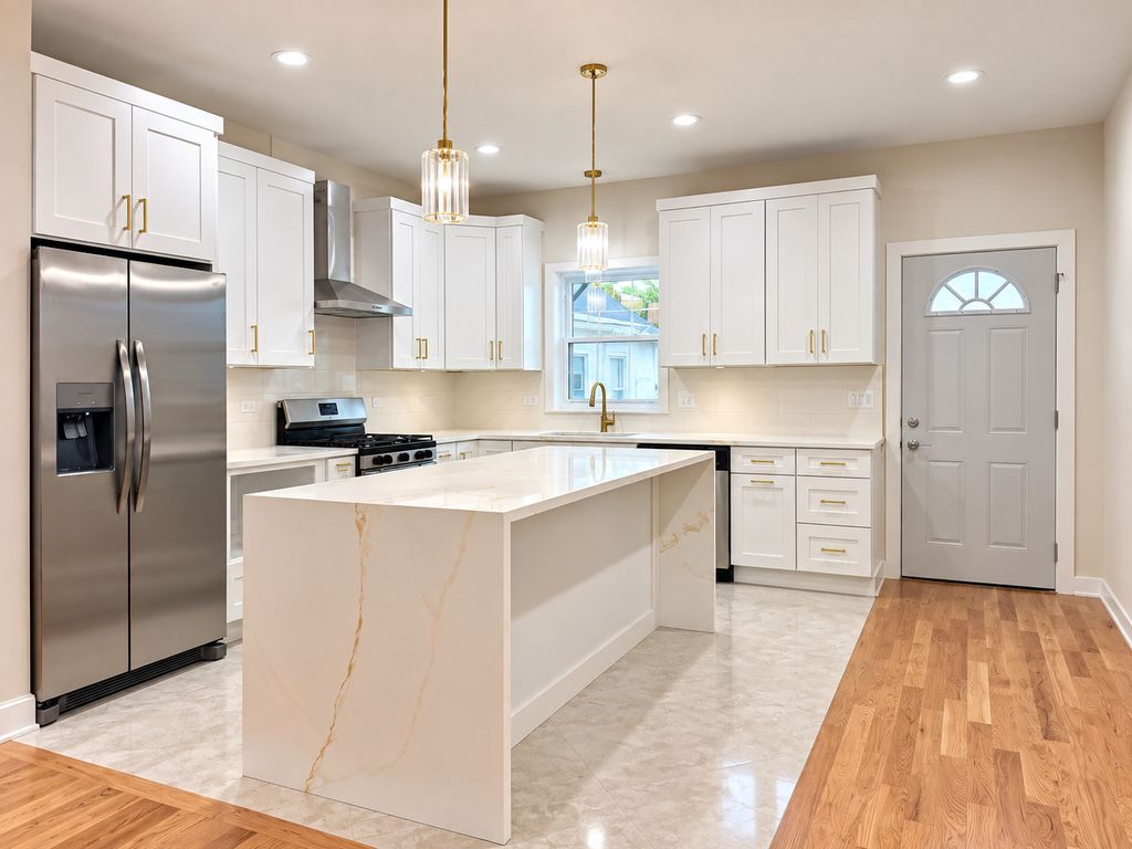 1353 N long Avenue, Chicago, IL 60651 — photo 2