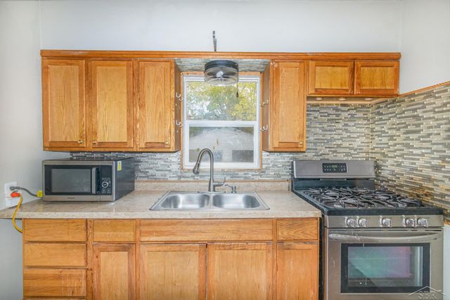 2309 S Pennsylvania Avenue, Lansing, MI 48910