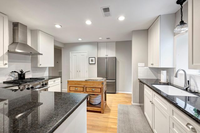 2215 Wroxton Road, Houston, TX 77005