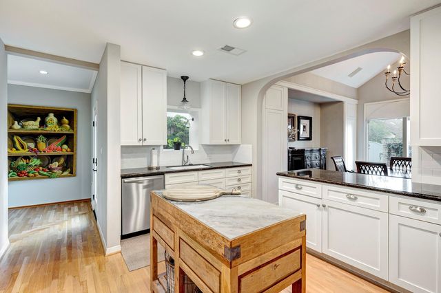 2215 Wroxton Road, Houston, TX 77005