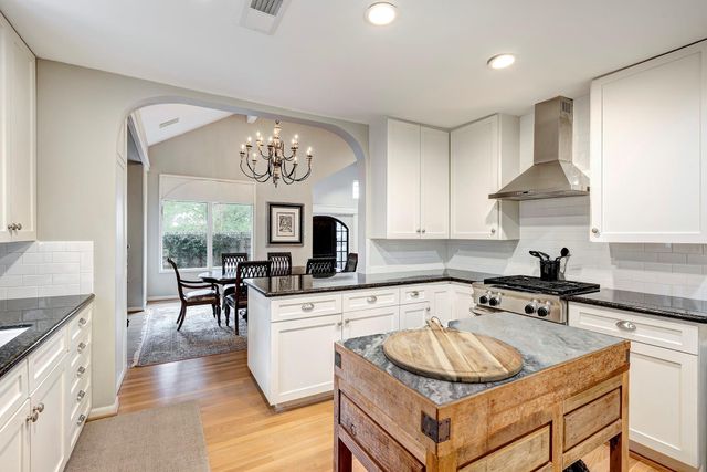 2215 Wroxton Road, Houston, TX 77005