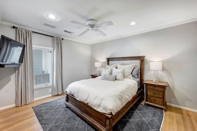 2215 Wroxton Road, Houston, TX 77005