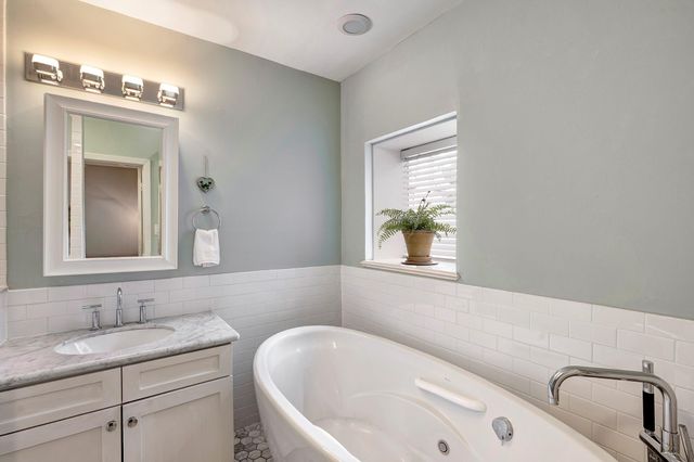 2215 Wroxton Road, Houston, TX 77005