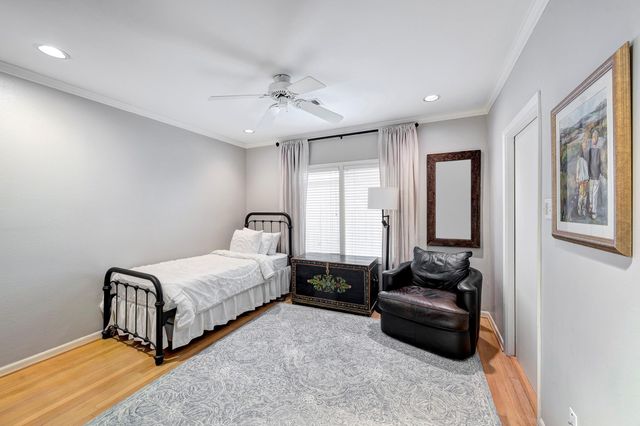 2215 Wroxton Road, Houston, TX 77005