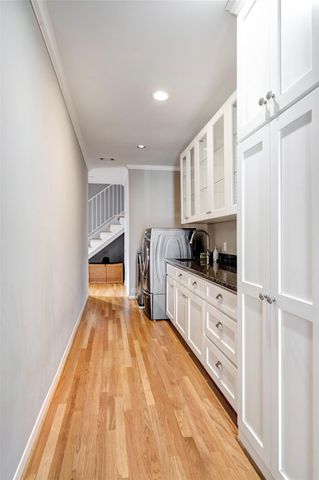 2215 Wroxton Road, Houston, TX 77005