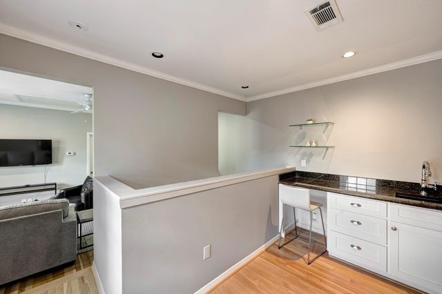 2215 Wroxton Road, Houston, TX 77005