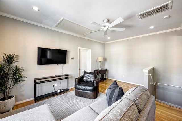 2215 Wroxton Road, Houston, TX 77005