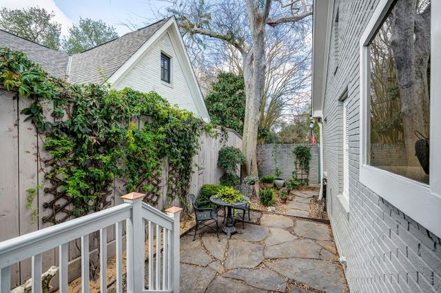 2215 Wroxton Road, Houston, TX 77005