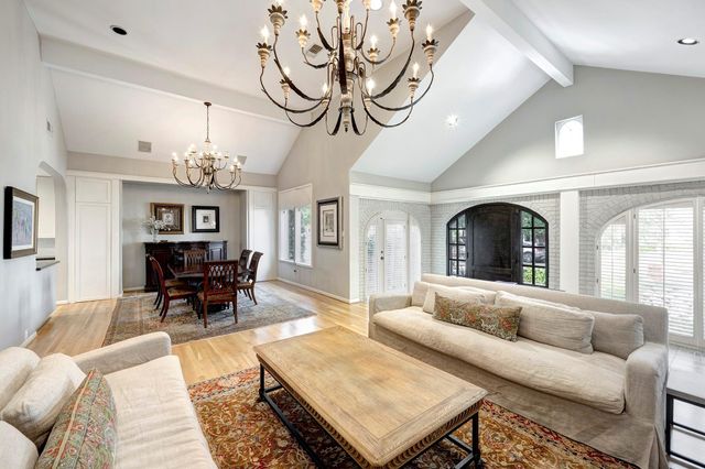 2215 Wroxton Road, Houston, TX 77005