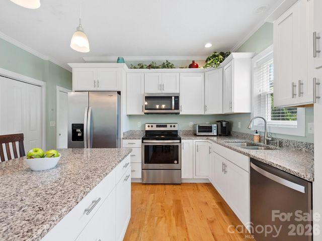 7 May Street, Asheville, NC 28803