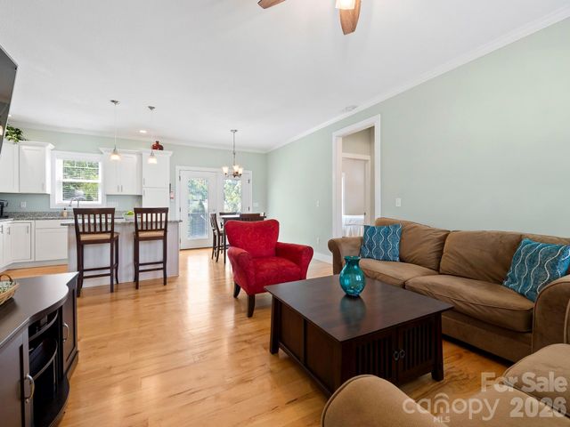 7 May Street, Asheville, NC 28803