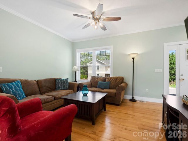 7 May Street, Asheville, NC 28803