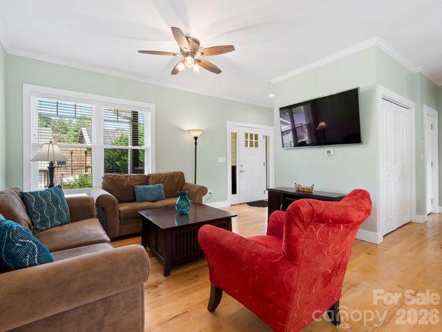 7 May Street, Asheville, NC 28803
