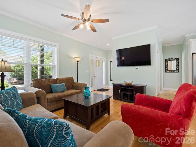 7 May Street, Asheville, NC 28803