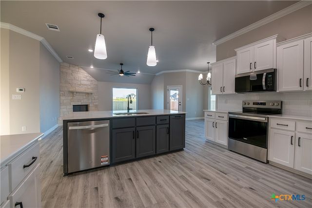1404 Red Rock Road, Hewitt, TX 76643