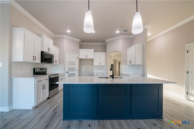 1404 Red Rock Road, Hewitt, TX 76643