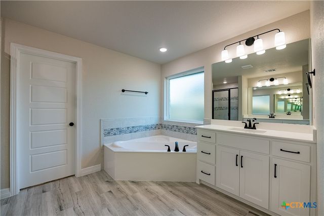 1404 Red Rock Road, Hewitt, TX 76643