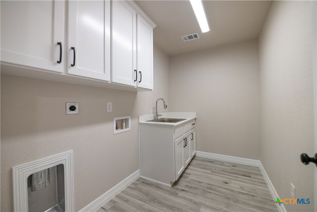 1404 Red Rock Road, Hewitt, TX 76643