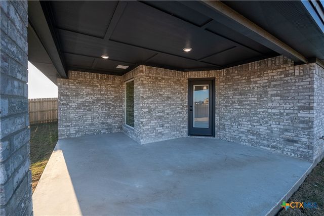 1404 Red Rock Road, Hewitt, TX 76643