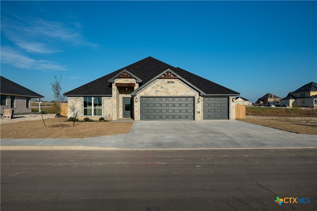 1404 Red Rock Road, Hewitt, TX 76643